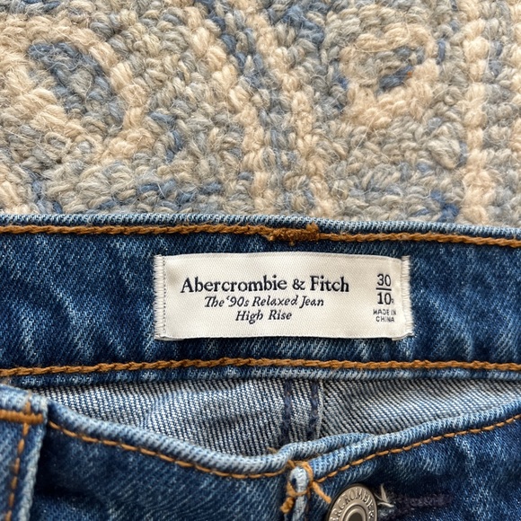 Abercrombie 90s Relaxed Jean High Rise - Picture 2 of 2